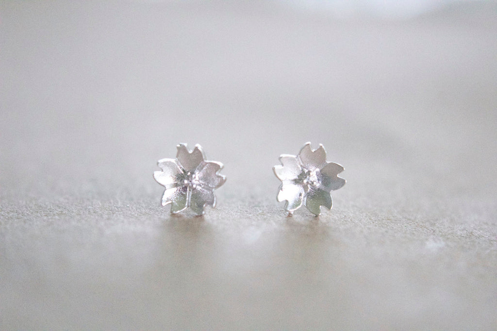 flower stud earrings silver simple everyday jewelry