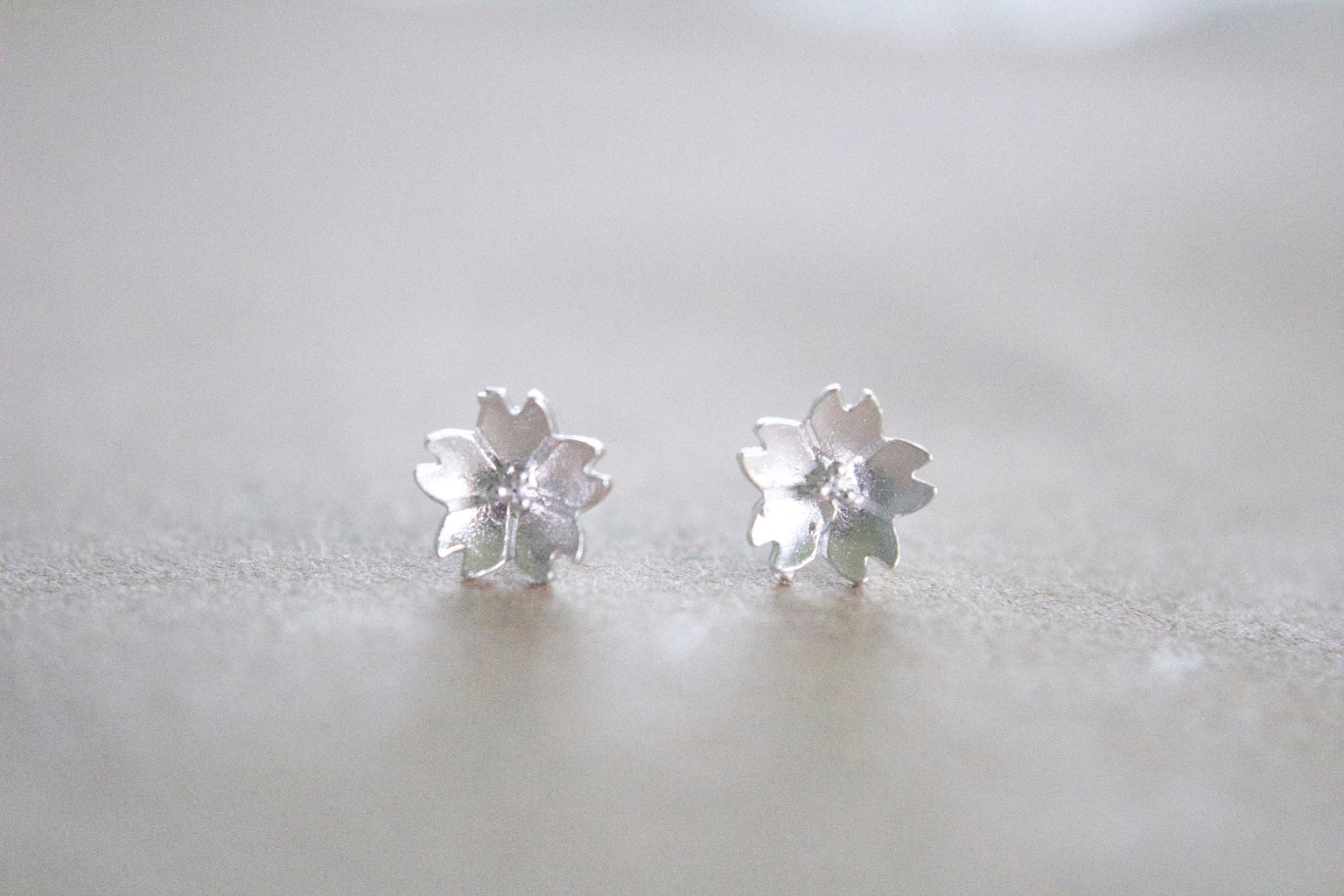 flower stud earrings silver simple everyday jewelry