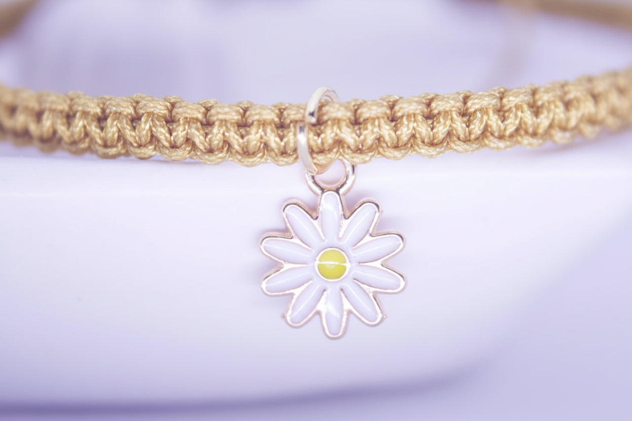 Bracelet with a daisy charm on a light purple background