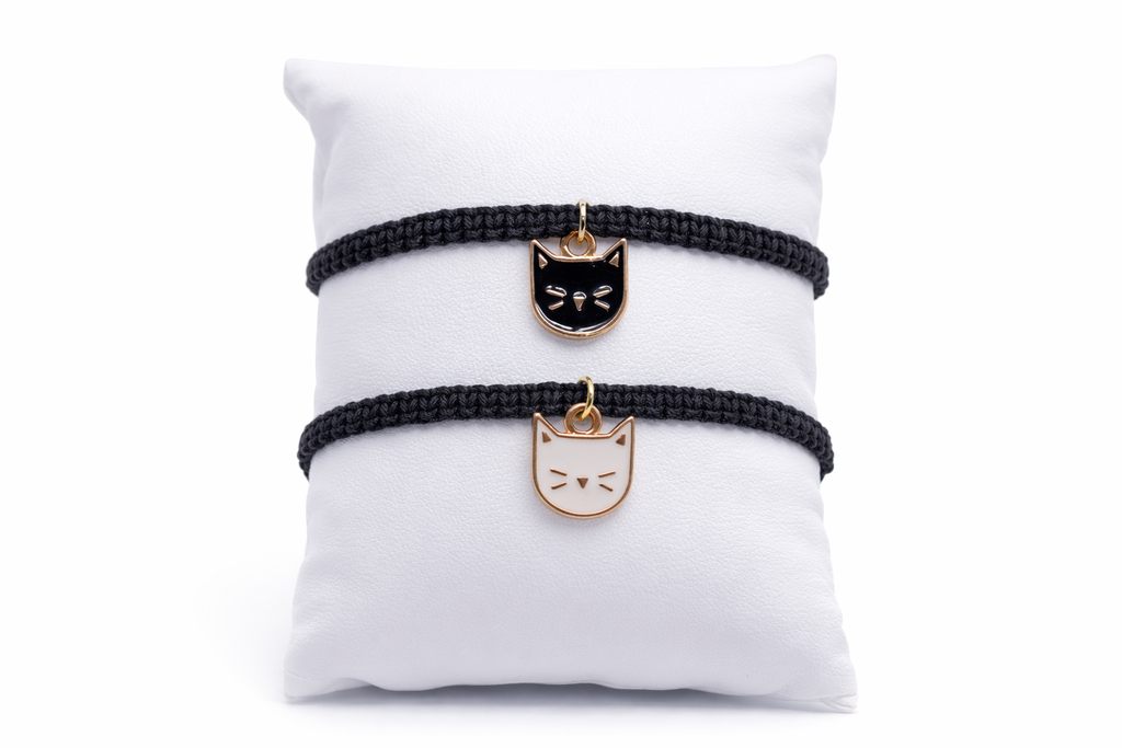 minimalist_cat_charm_bracelet_on_white_background